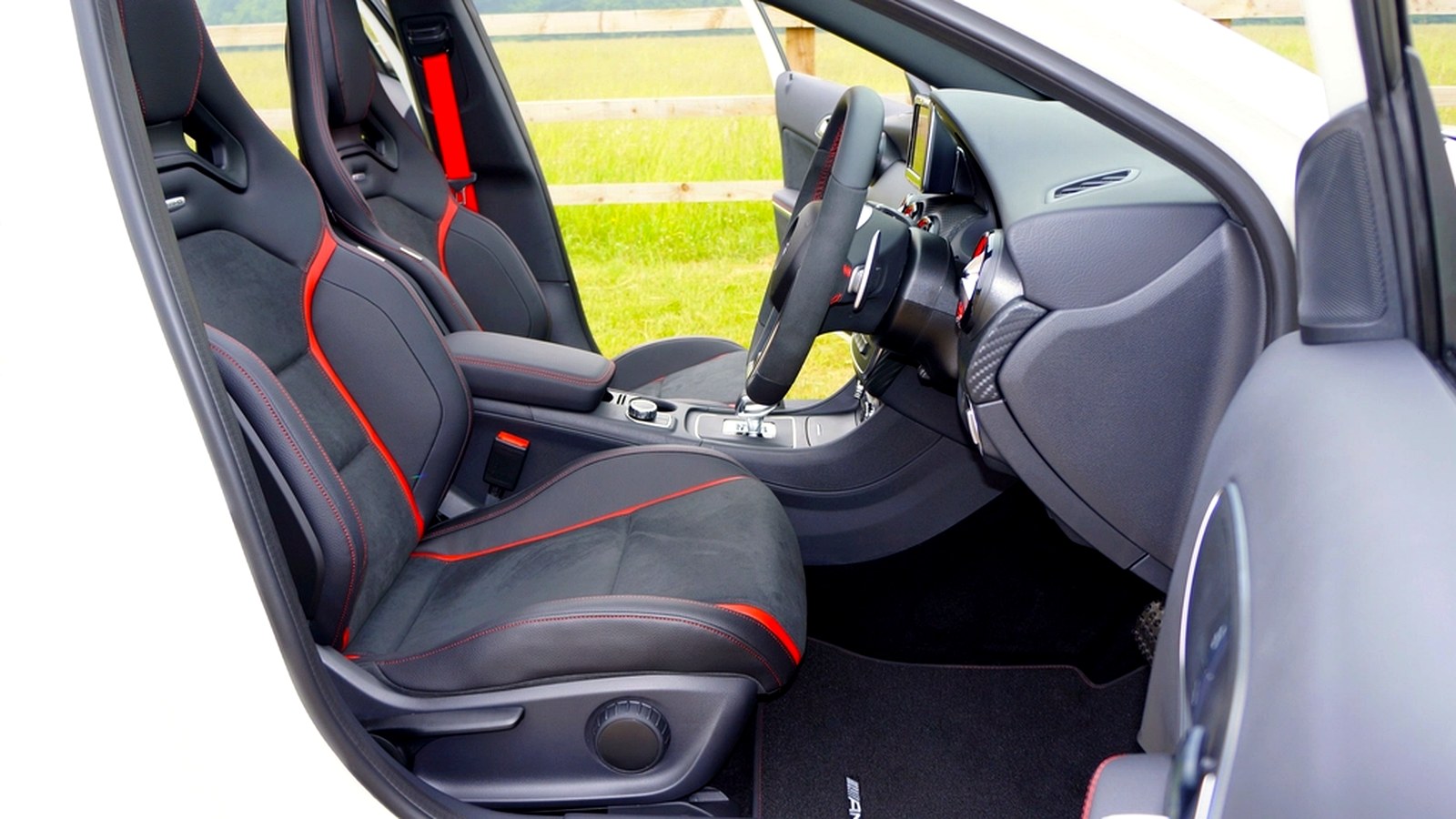 SUV tarzı araç koltuk döşeme detayı